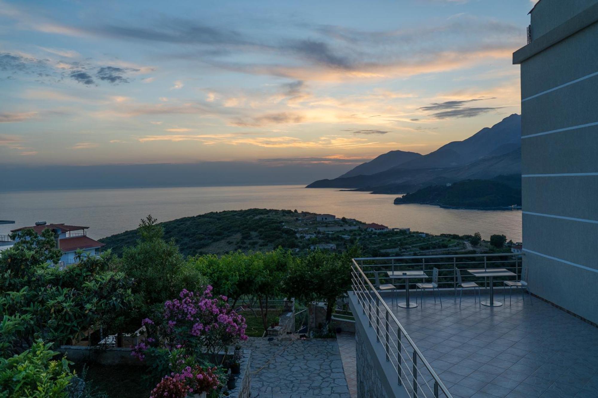 Sunset Serenity Himare Exterior photo