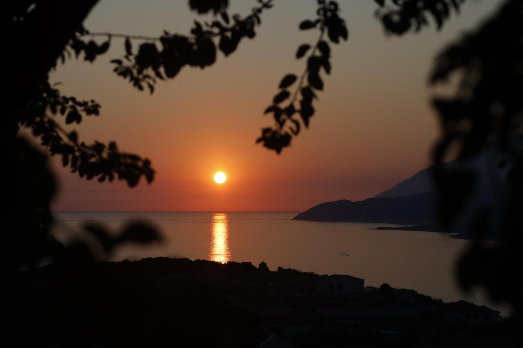 Sunset Serenity Himare Exterior photo