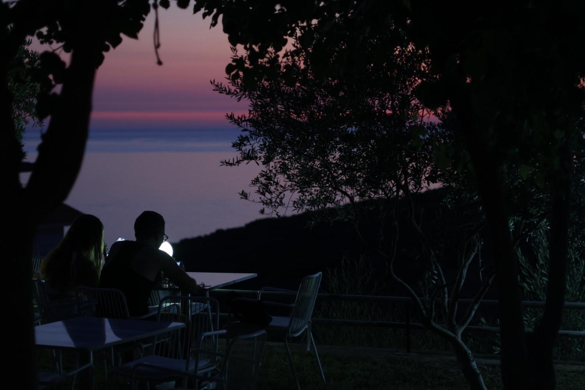 Sunset Serenity Himare Exterior photo