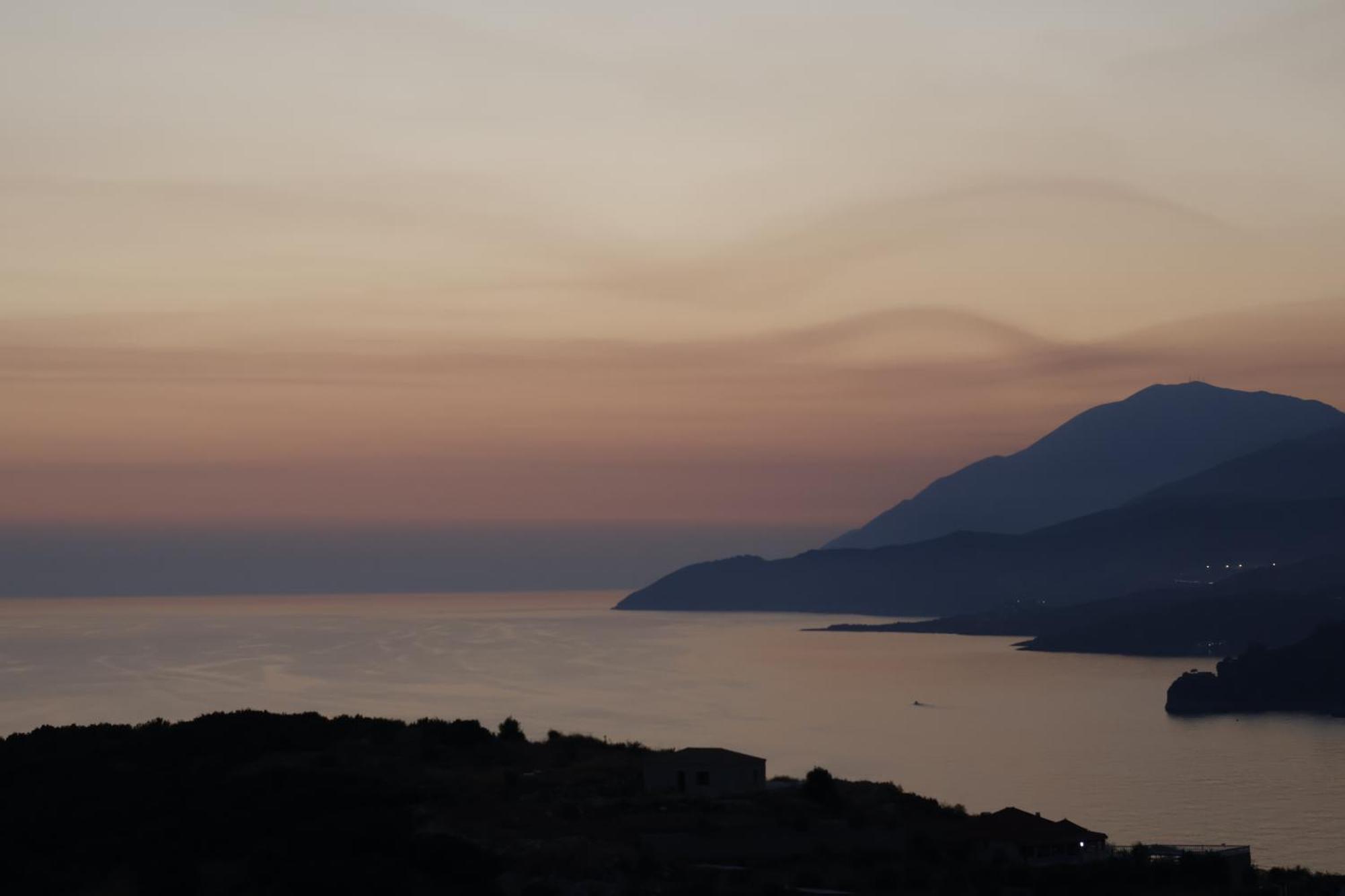 Sunset Serenity Himare Exterior photo